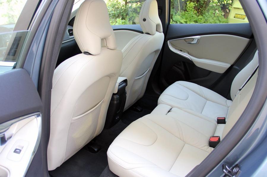 Volvo V40 2012 года  (фото 136 из 183)